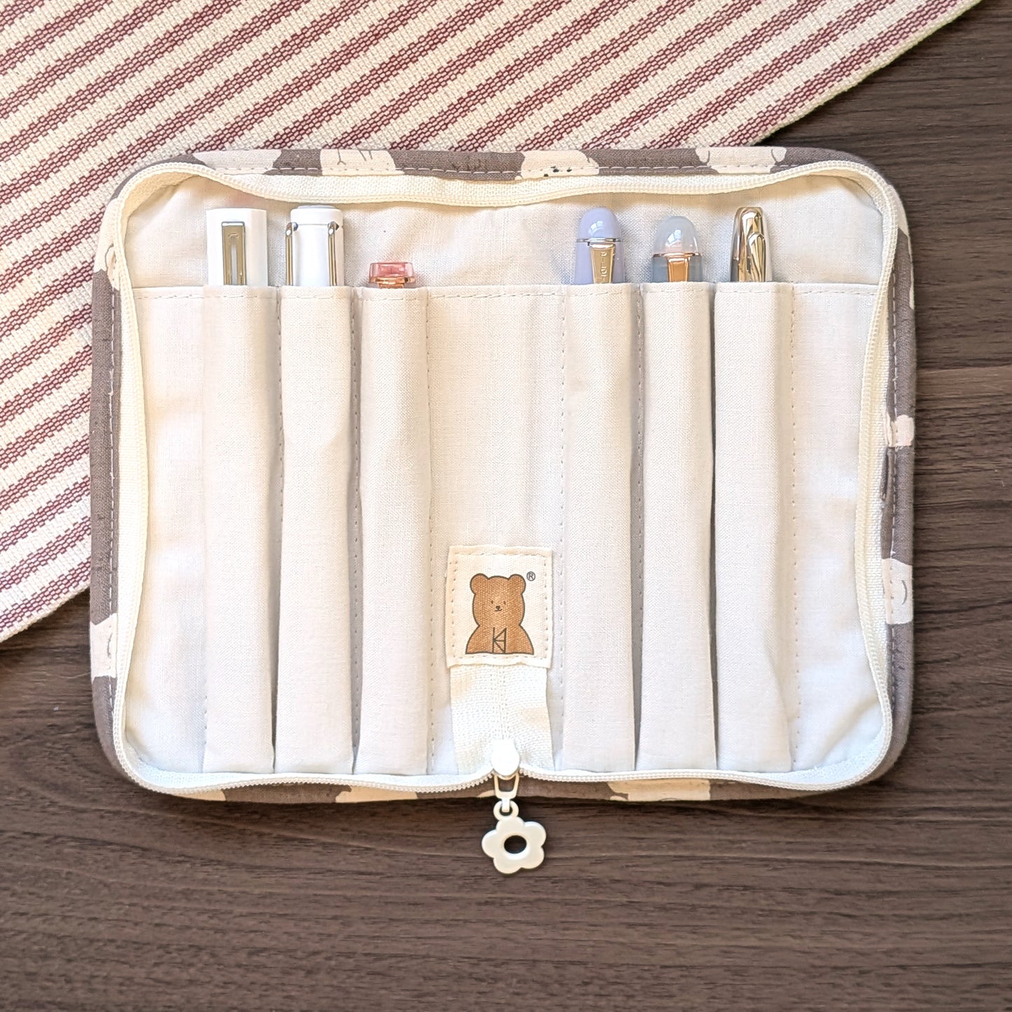 Beige Dog - 6 Slot Zipper