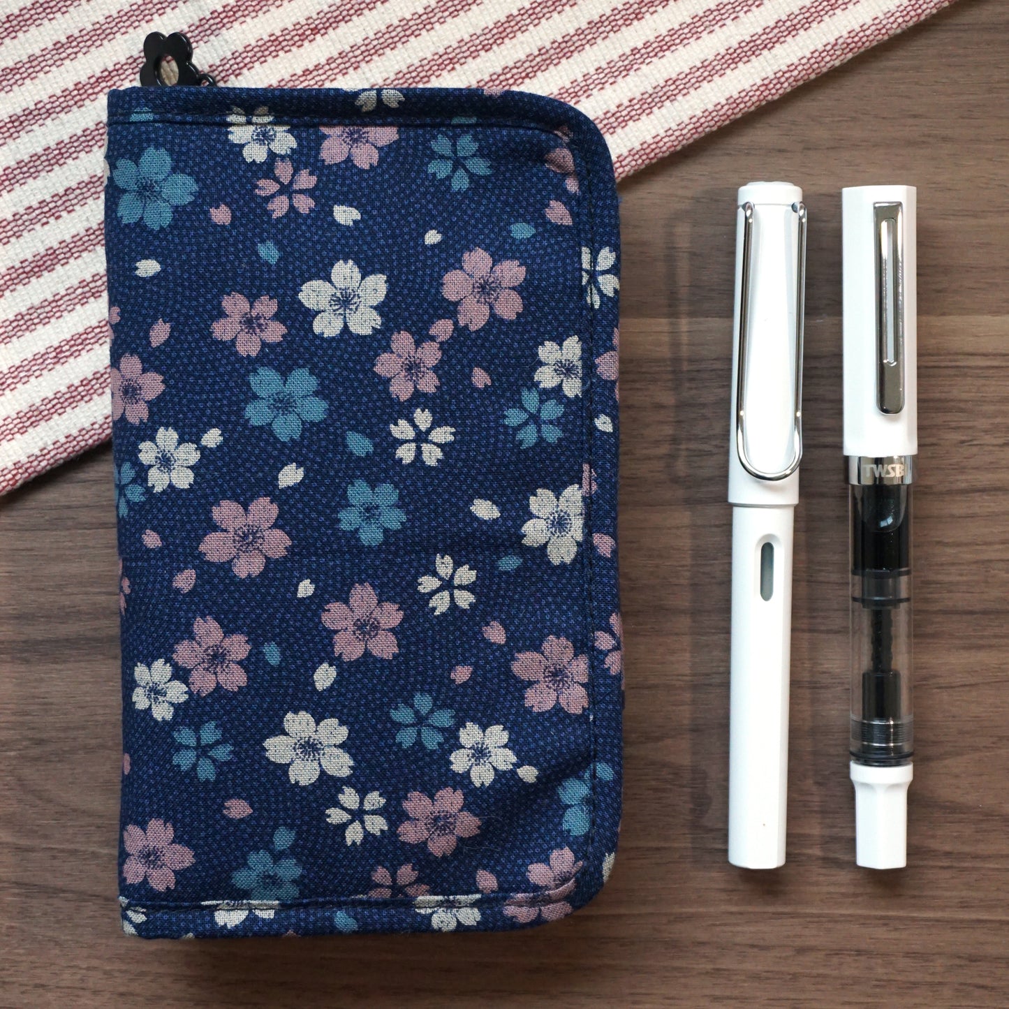 Sakura - 6 Slot Zipper