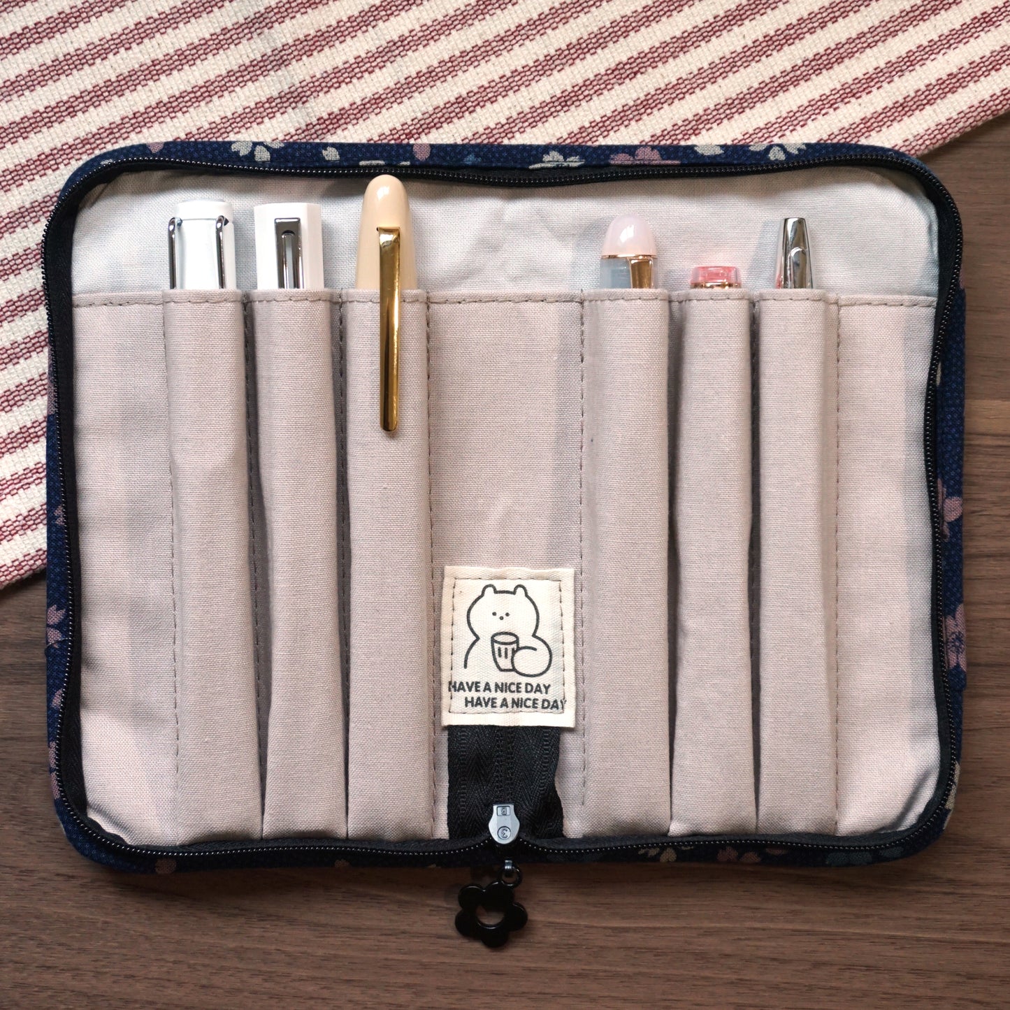 Sakura - 6 Slot Zipper